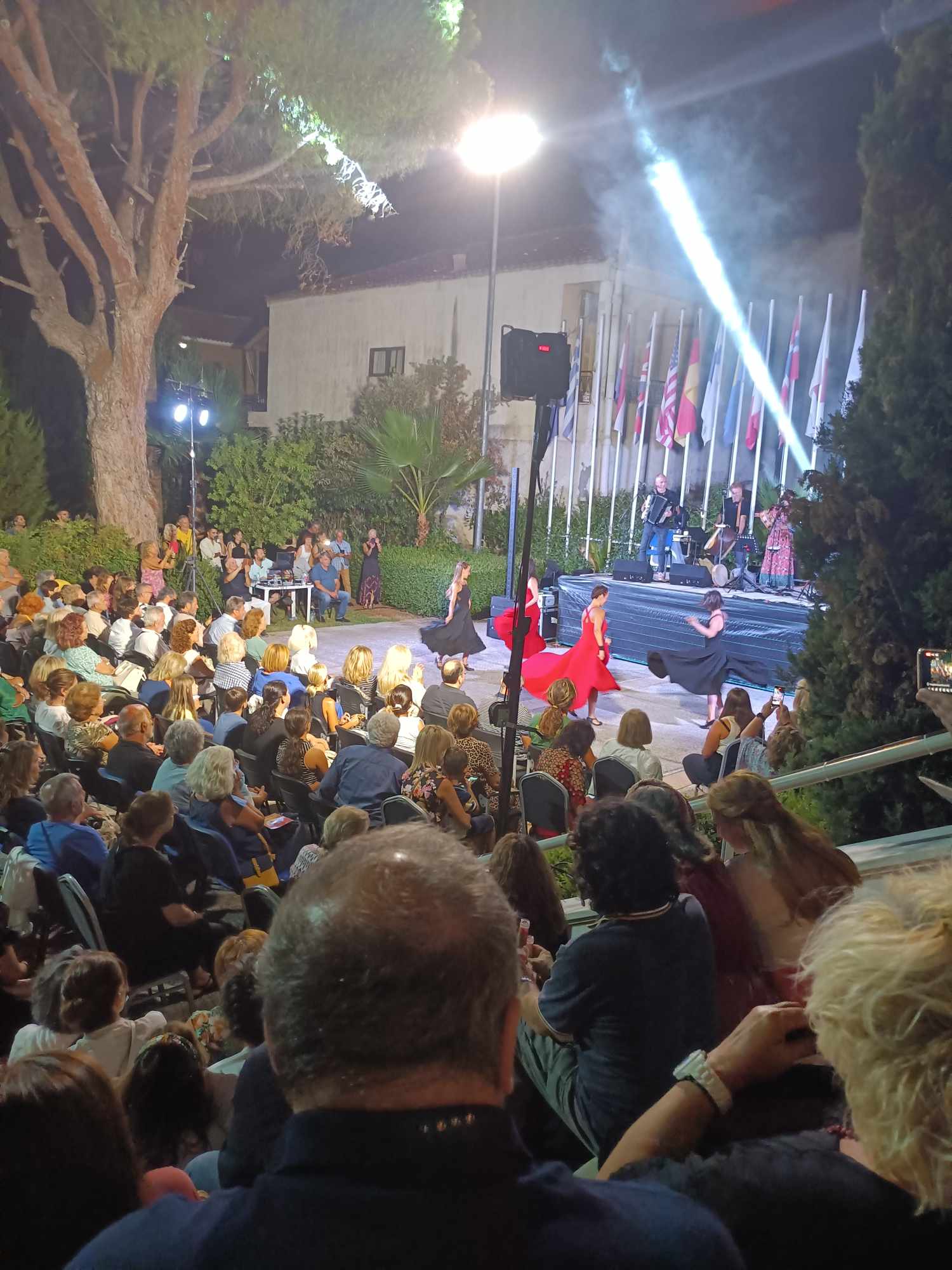 Μια μοναδική μουσική βραδιά από το 7μελές συγκρότημα ENCARDIA, απόλαυσαν όσοι παρευρέθηκαν στο Mουσείο Μαραθωνίου Δρόμου