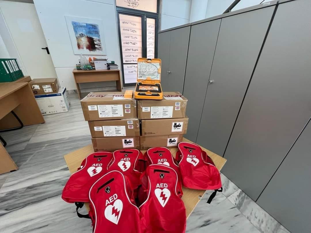 Παραλαβή επτά σύγχρονων απινιδωτών για όλα τα σχολεία της β’ βάθμιας εκπαίδευσης στο Δήμο Μαραθώνος