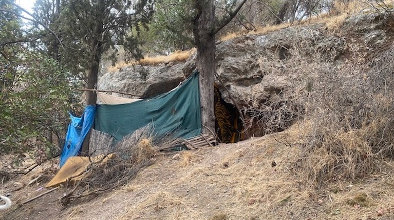 Εστησαν σκηνές στον λόφο του Φιλοπάππου αλλά…ουδείς ενδιαφέρεται - Δυο βήματα από την Ακρόπολη
