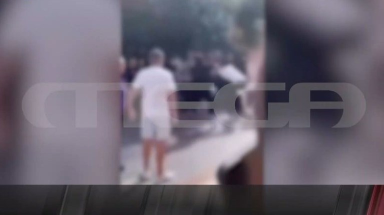 Τα κινητά μπήκαν στις τσάντες αλλά το άγριο ξύλο στα σχολεία συνεχίζεται...