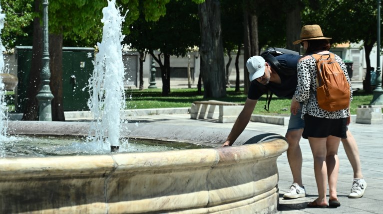 Σε κλοιό καύσωνα η χώρα: Στους 40 βαθμούς ο υδράργυρος, αποπνικτική η ατμόσφαιρα - Τι είναι η "αστική θερμική νησίδα"