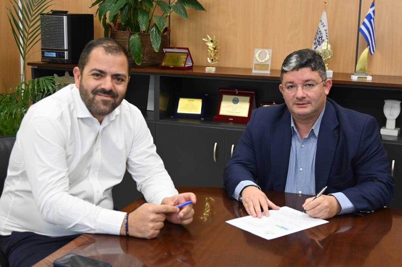 Υπογράφηκε από τον Δήμαρχο Αχαρνών Σπύρο Βρεττό η σύμβαση με την ανάδοχο εταιρία για την κατασκευή του Μητροπολιτικού Πάρκου της Λαθέας