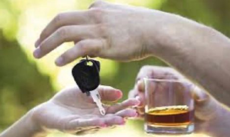 Αλκοόλ: Πρόστιμο ακόμα και όταν είσαι δίπλα στο αυτοκίνητο