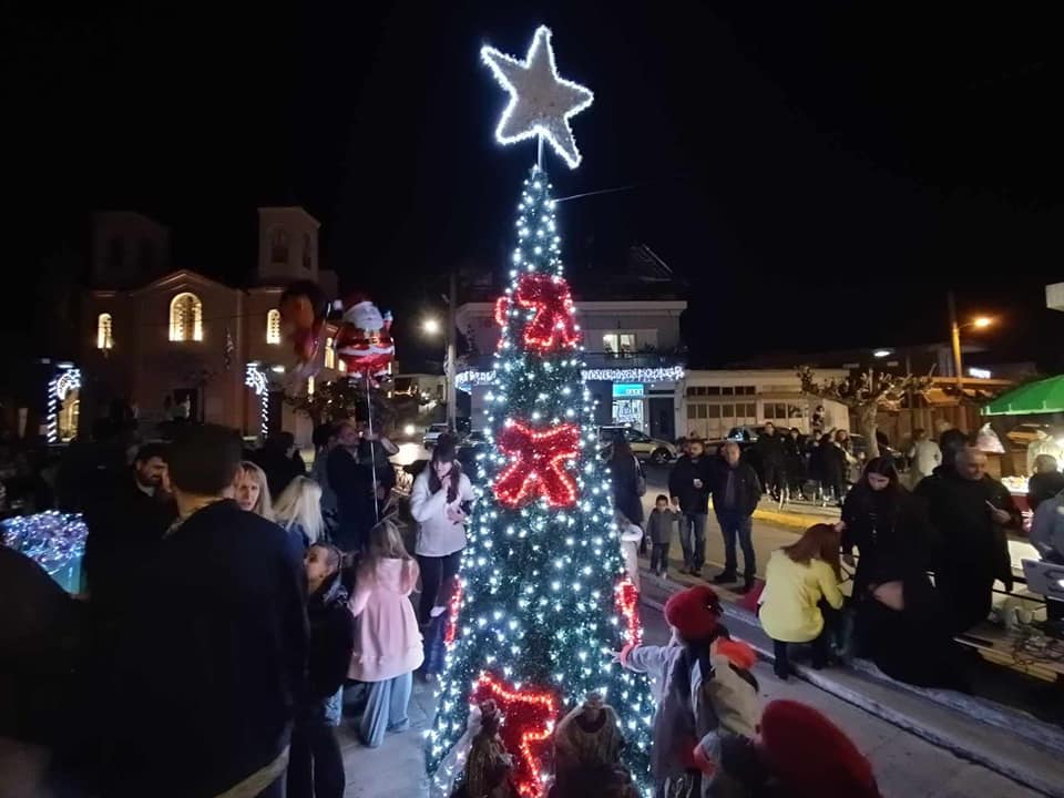 Ξεκίνησαν οι χριστουγεννιάτικες εκδηλώσεις από την πλατεία Μαραθώνα που και φέτος γέμισε παιδικά χαμόγελα