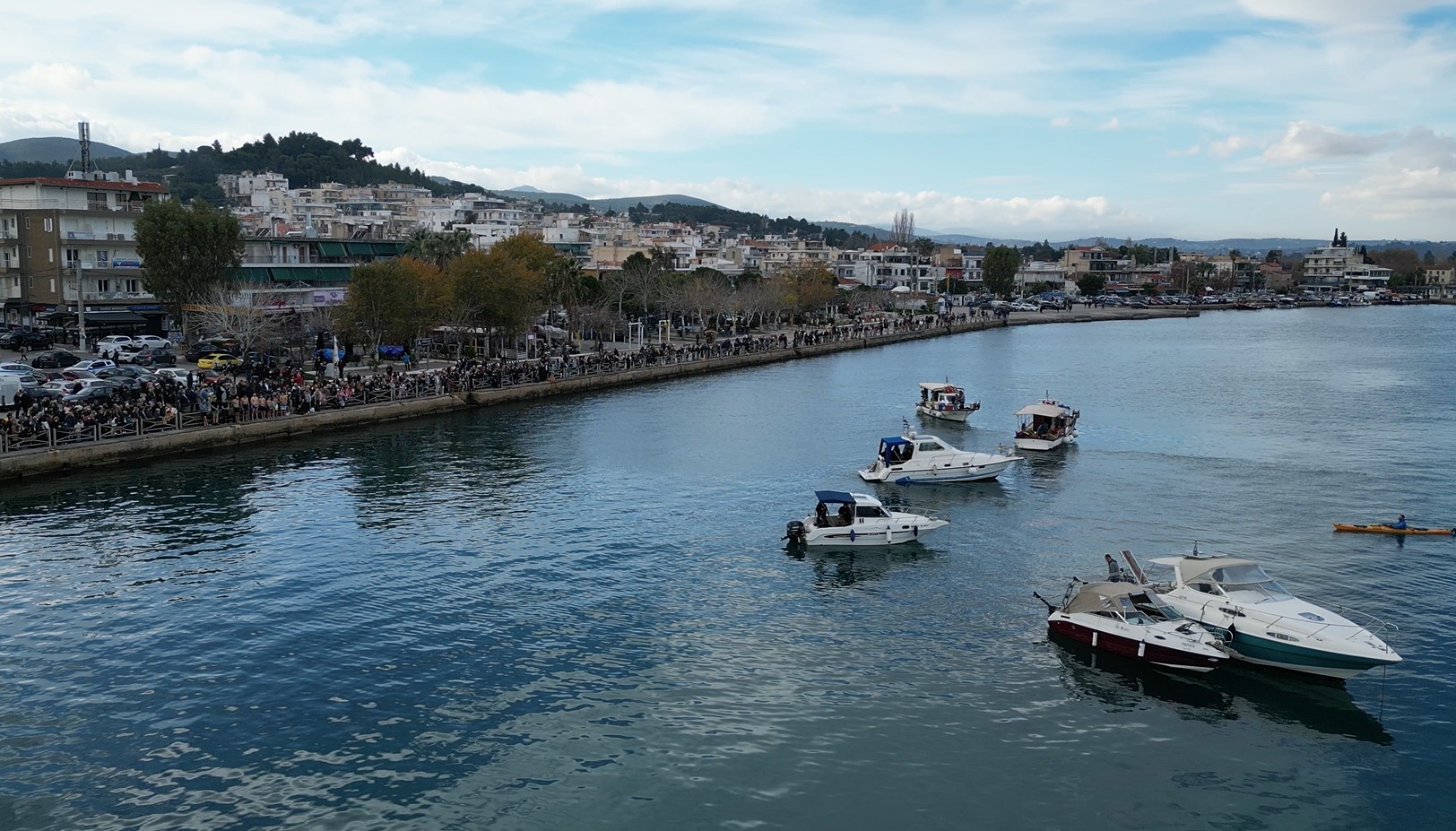 Με λαμπρότητα ο εορτασμός των Θεοφανείων και ο αγιασμός των υδάτων στο λιμάνι του Ωρωπού