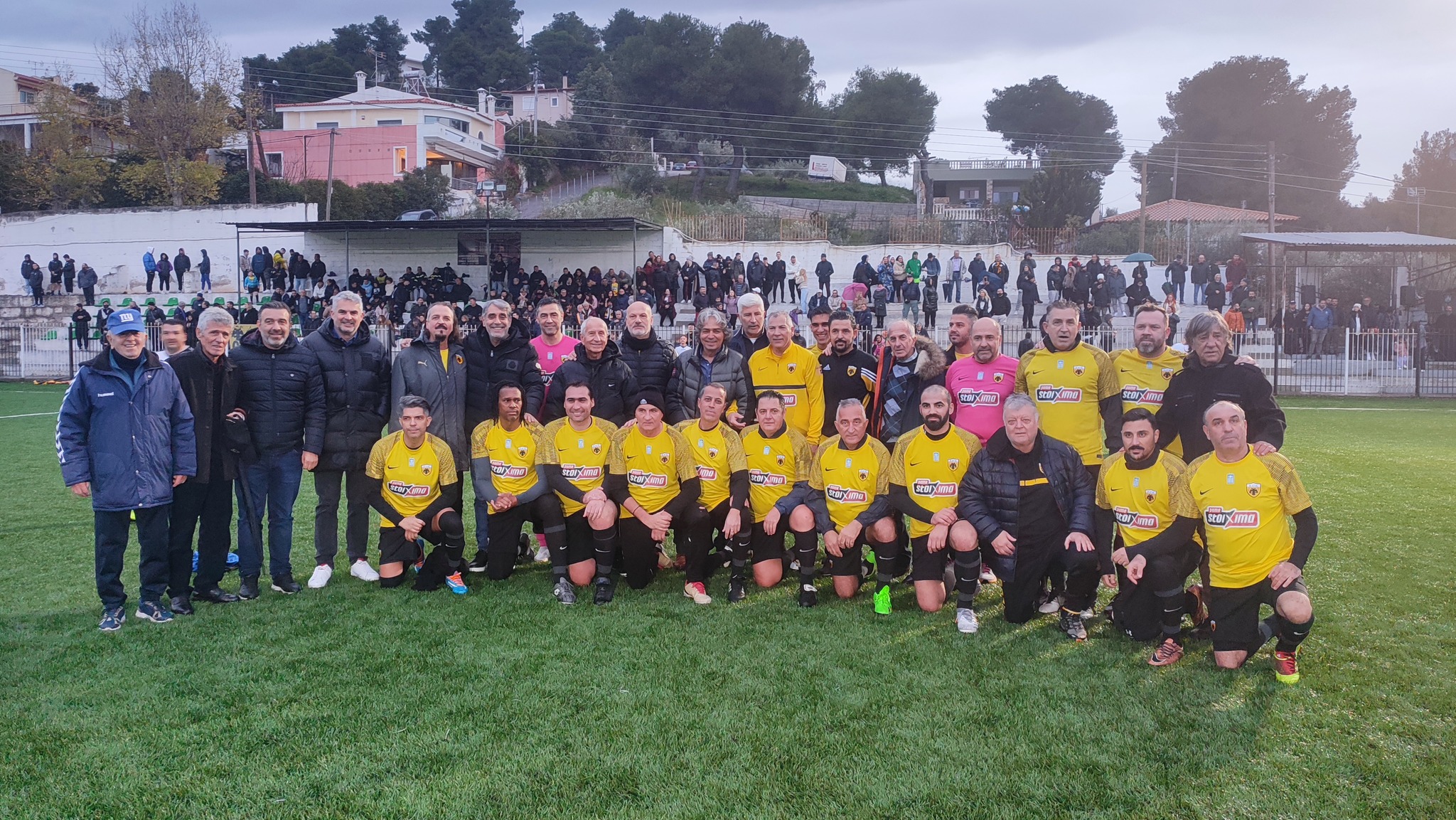 Συγκινητικές στιγμές στον αγώνα μεταξύ των Παλαίμαχων Ωρωπού και ΑΕΚ στο γήπεδο Νέων Παλατίων - Αποθεώθηκαν οι δόξες της «ΕΝΩΣΗΣ»