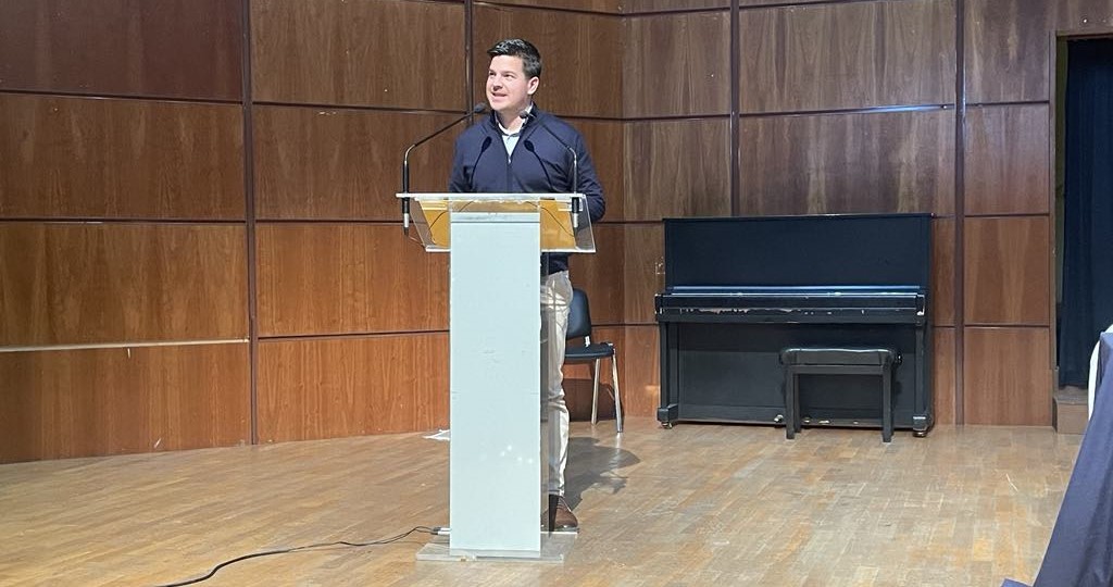 Πραγματοποιήθηκε η συνάντηση εργασίας του Δημάρχου Σαρωνικού, Δημήτρη Παπαχρήστου, με τους εργαζόμενους του δήμου