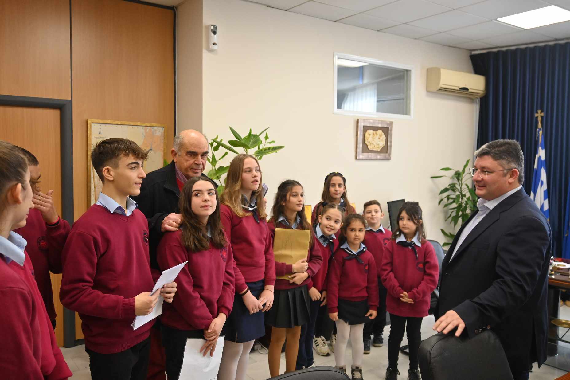 Πενήντα δωροεπιταγές θα δοθούν σε οικογένειες με οικονομικές δυσκολίες του Δήμου Αχαρνών, από τους μαθητές των Μοντεσσοριανών Σχολείων