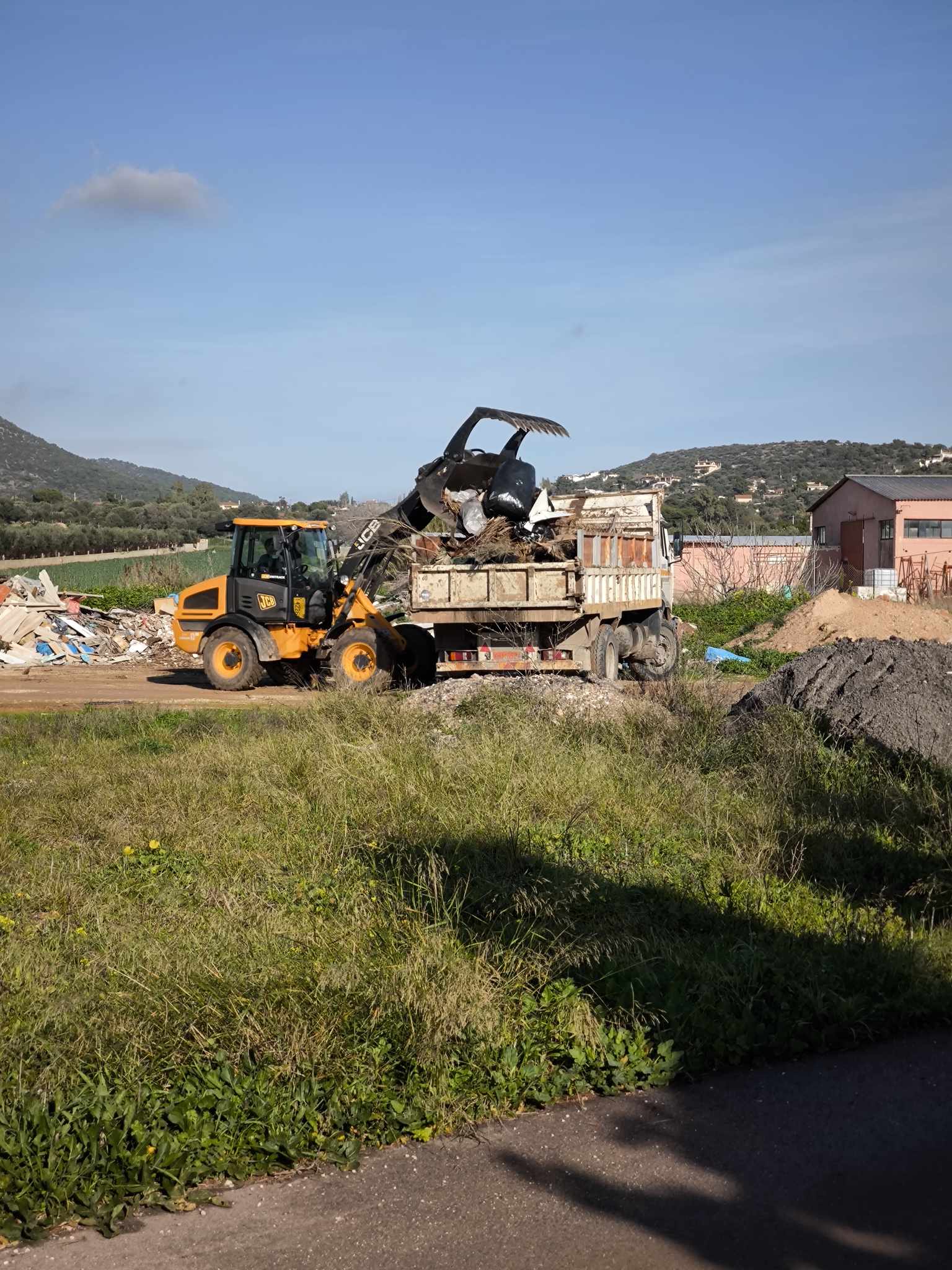 Αποκομιδές κλαδιών και απορριμμάτων εβδομάδας 15/1 - 20/01 από την Υπηρεσία Καθαριότητας Δήμου Μαραθώνος