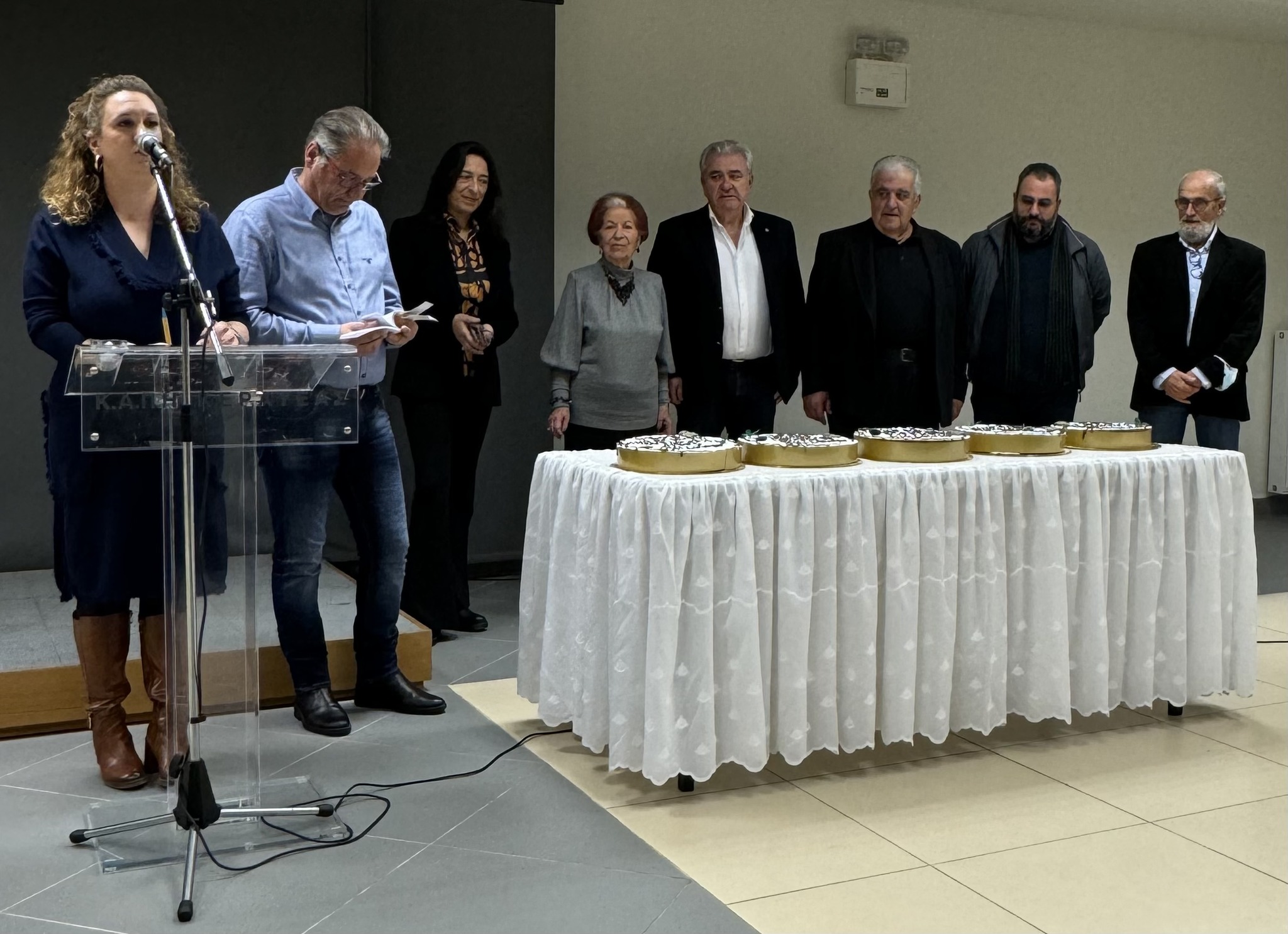 Στο ΚΑΠΗ Κερατέας πραγματοποιήθηκε εκδήλωση για την παραδοσιακή κοπή της Πρωτοχρονιάτικης πίτας πολλών Συλλόγων της Κερατέας