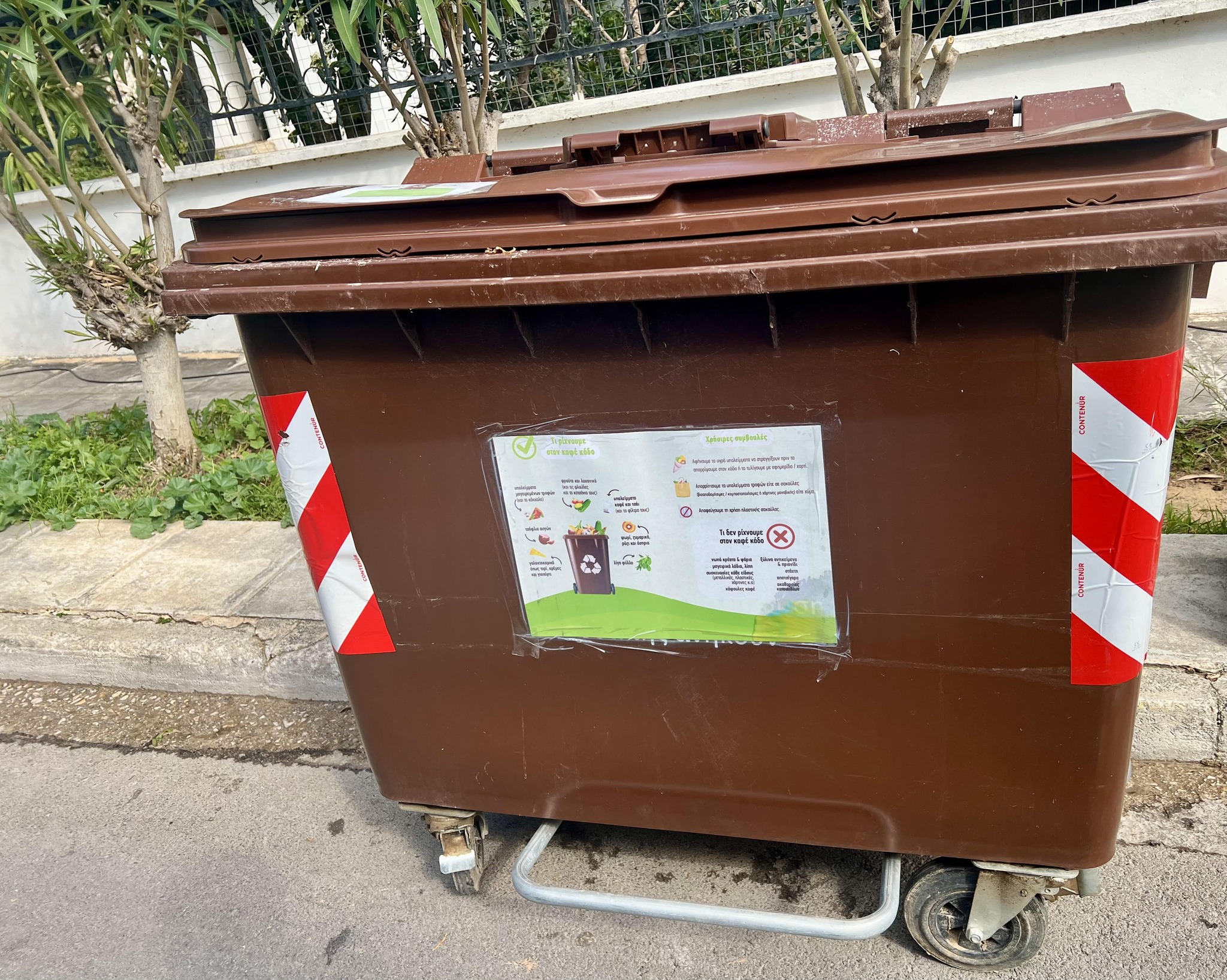 Τοποθέτηση καφέ κάδων για τη συλλογή οργανικών απορριμμάτων στο Δήμο Ραφήνας - Πικερμίου
