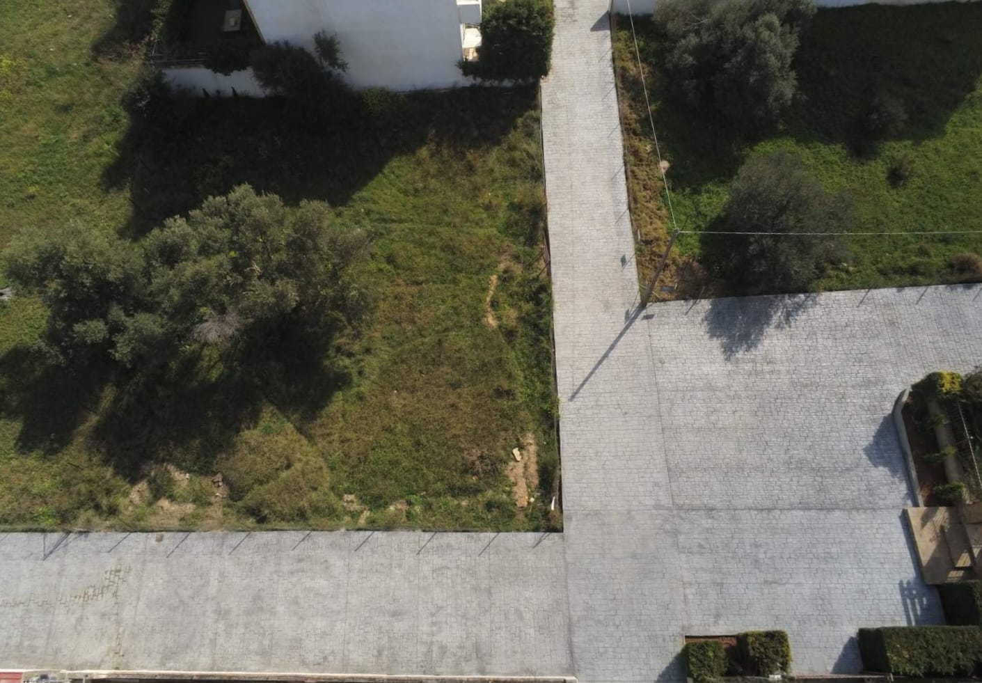 Δήμος Σπάτων - Αρτέμιδος: Νέα Έργα Κατασκευής Δρόμων με Ασφαλτόστρωση και Σταμπωτό Δάπεδο
