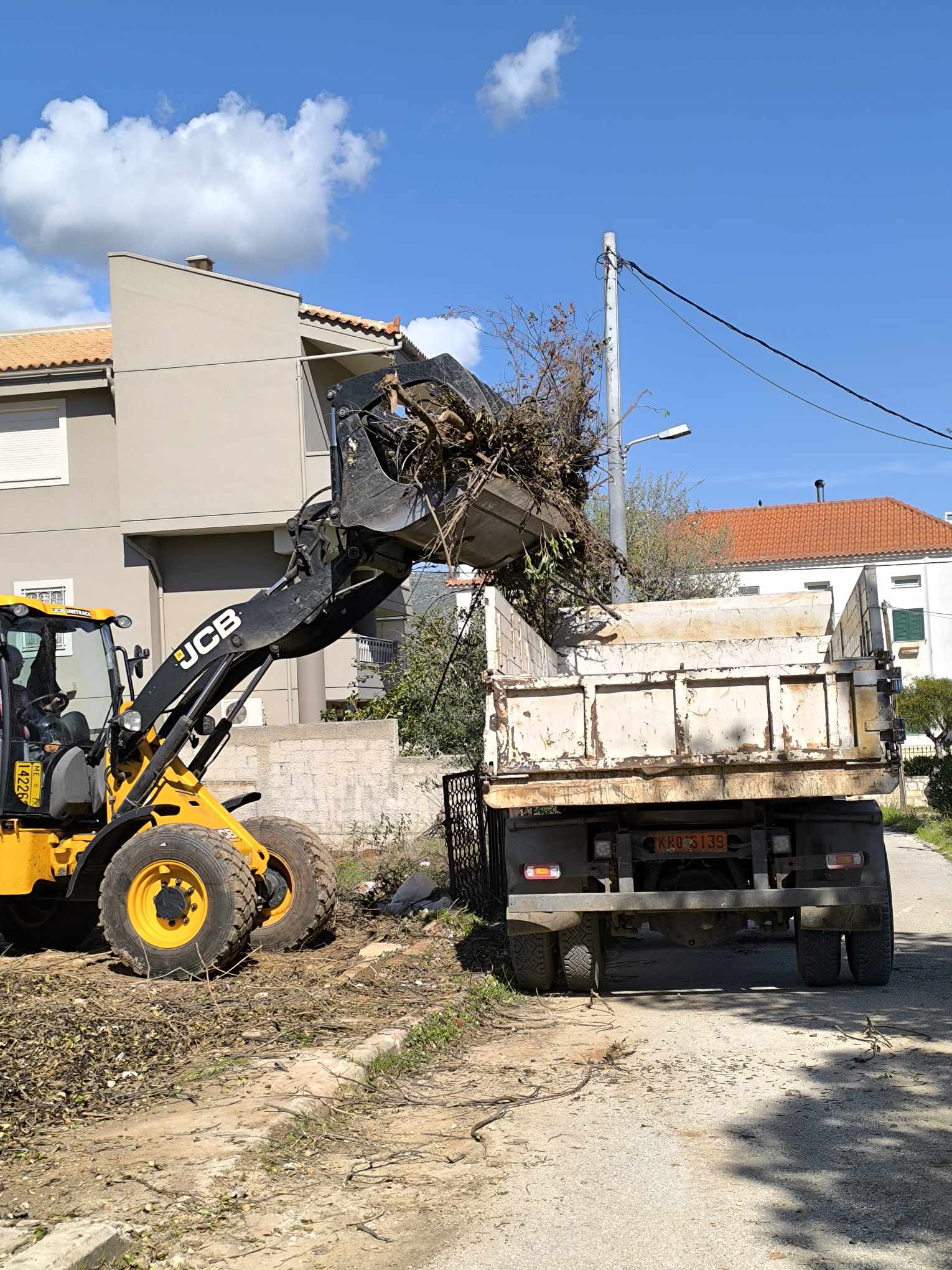 Αποκομιδές κλαδιών και απορριμμάτων εβδομάδας 12/3 - 16/3 από την Υπηρεσία Καθαριότητας Δήμου Μαραθώνος