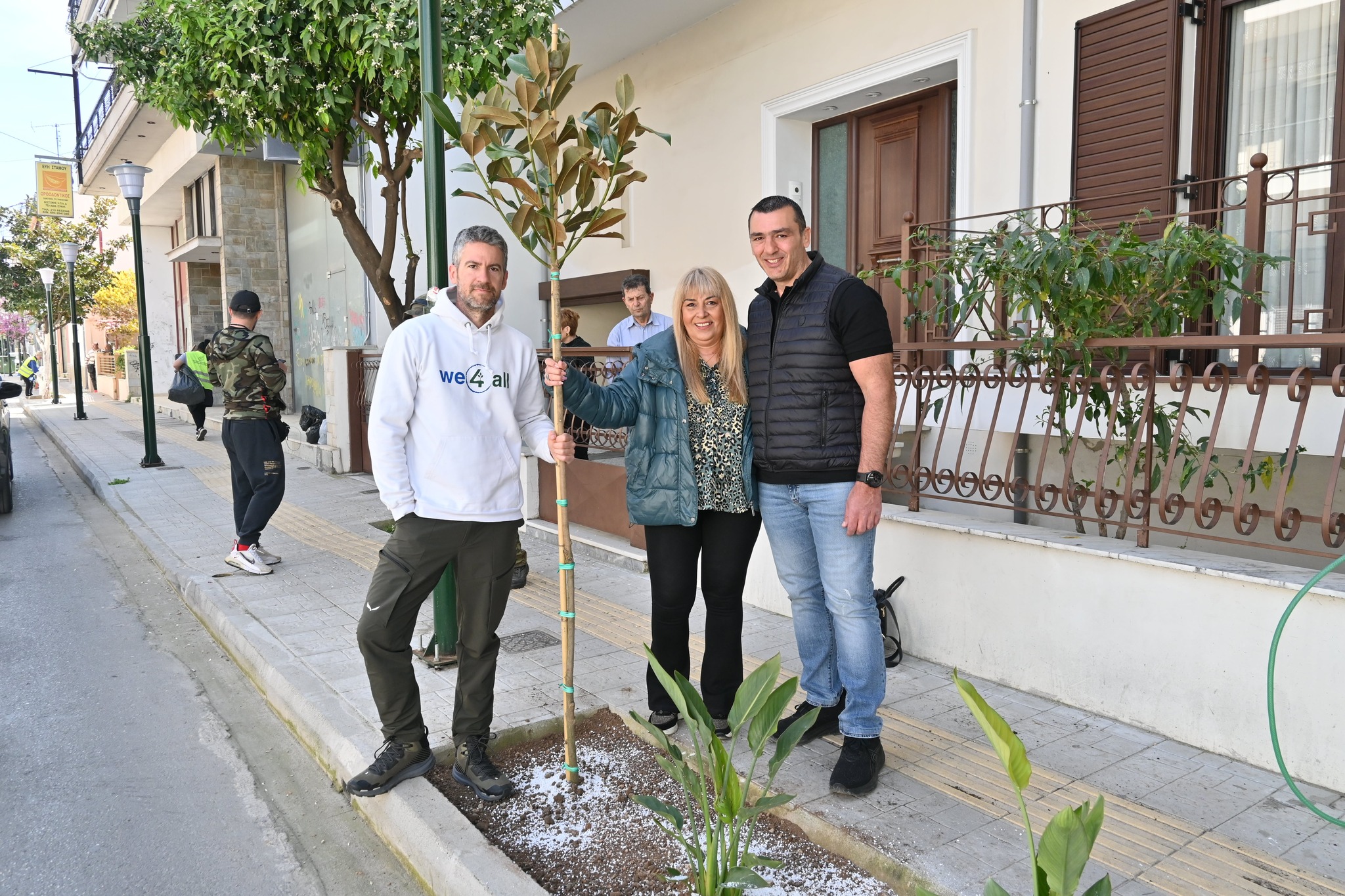 Εθελοντική δράση δενδροφύτευσης και εξωραϊσμού του αστικού τοπίου σε κεντρικές λεωφόρους του Δήμου Αχαρνών