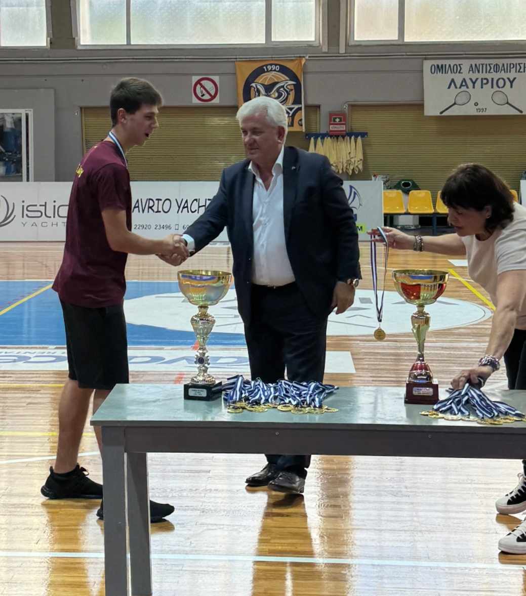 Ο Δήμαρχος Δημήτρης Λουκάς βράβευσε τους αθλητές του παιδικού και εφηβικού τμήματος Μπάσκετ του ΓΣ Λαυρίου