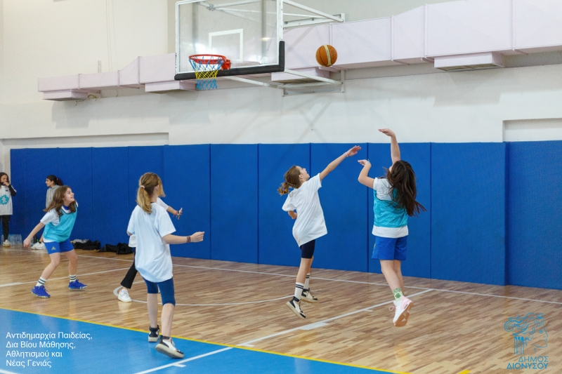 Η δράση καλαθοσφαίρισης ξεκίνησε με τους μαθητές και της μαθήτριες του 1ου & 2ου Δημ. Σχ. Διονύσου, του Δημ. Σχ. Δροσιάς και του Δημ. Σχ. Σταμάτας