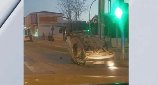Τροχαίο στην Λεωφόρο Λαυρίου: Αναποδογύρισε αυτοκίνητο στα Γλυκά Νερά