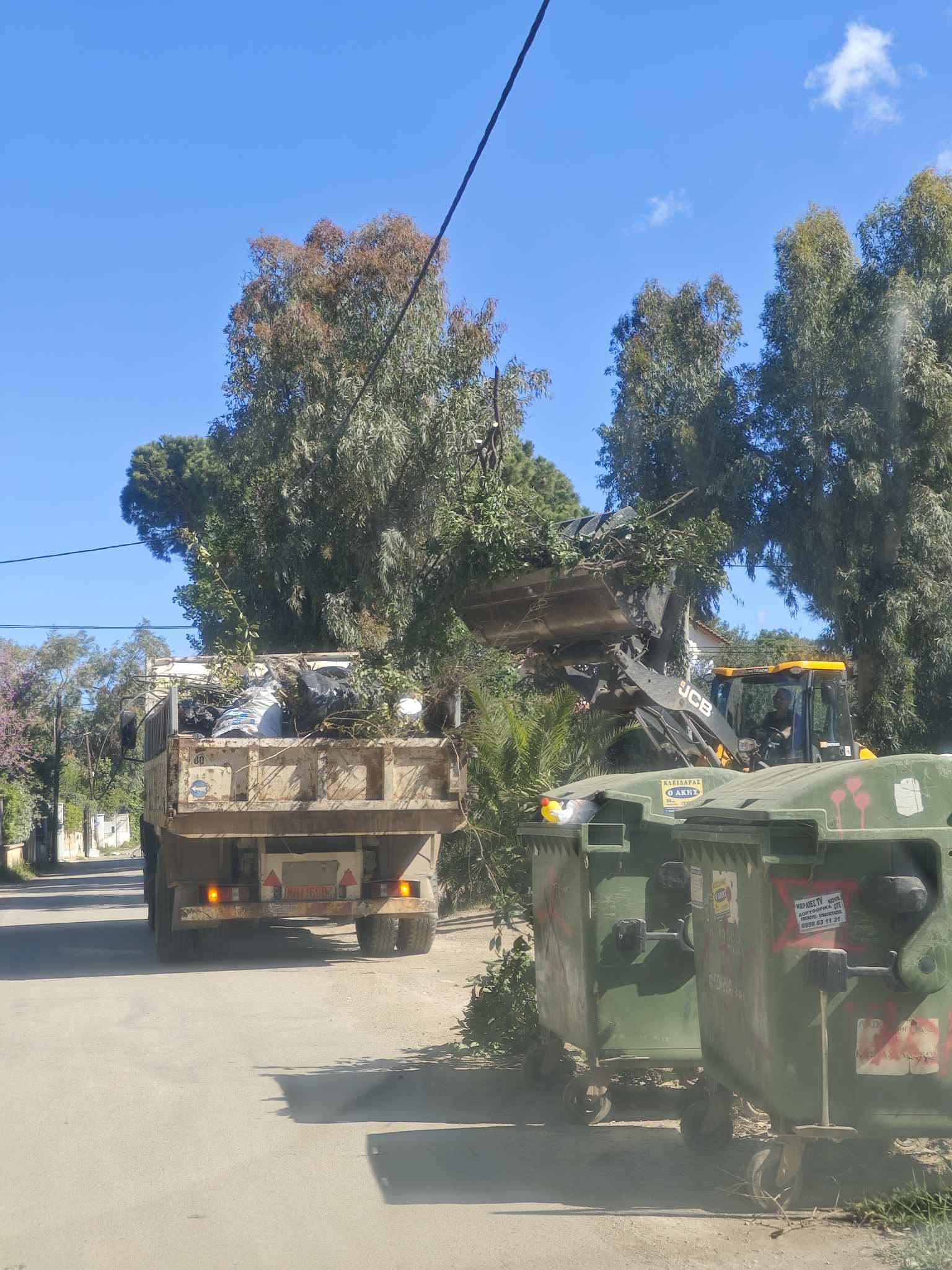 Αποκομιδές κλαδιών και απορριμμάτων εβδομάδας 8/4 - 13/4 από την Υπηρεσία Καθαριότητας Δήμου Μαραθώνος