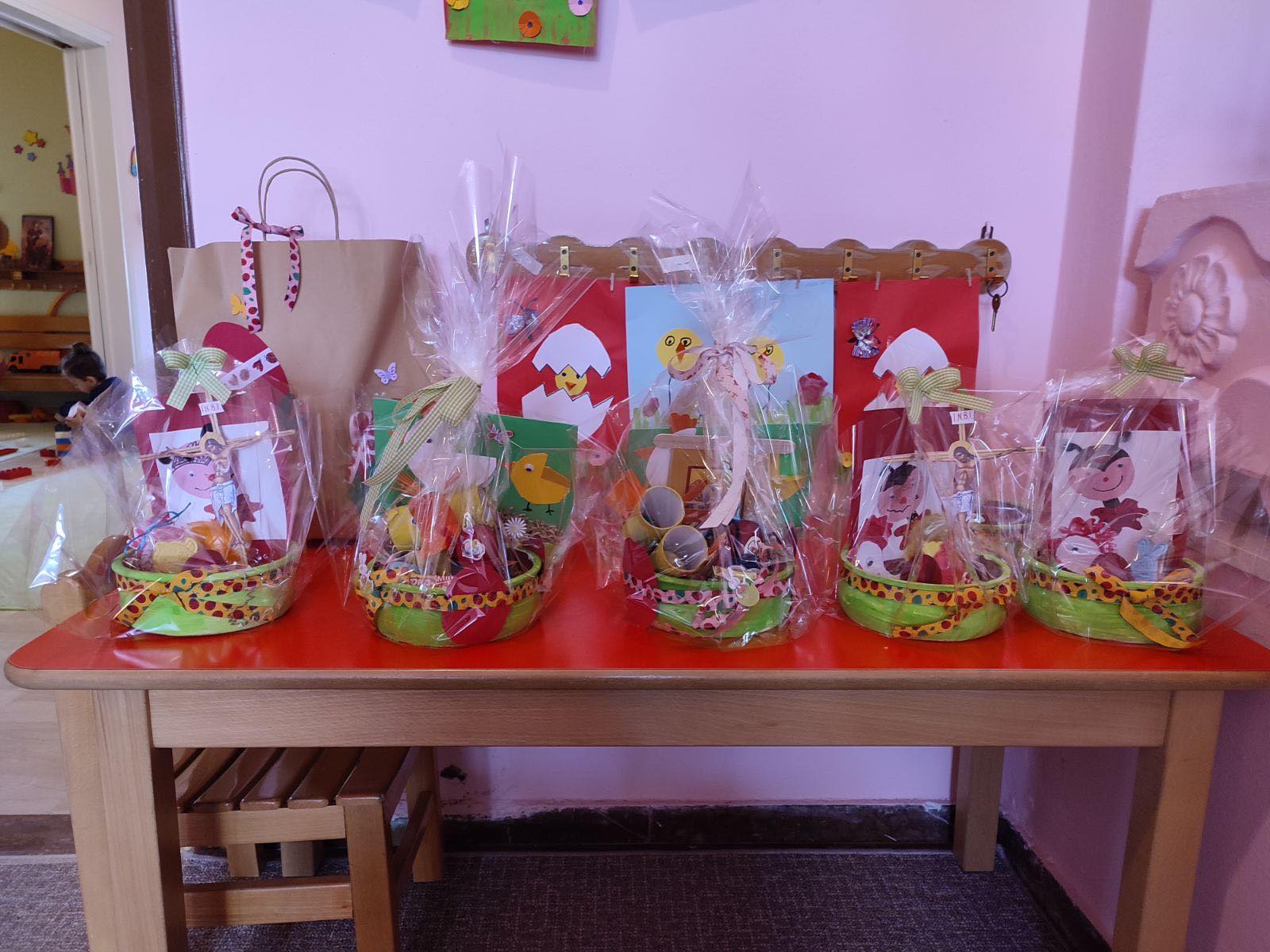 Πασχαλινές δημιουργίες του Α΄ κα Β΄ Παιδικού Σταθμού Δήμου Κρωπίας : Από την Μεγάλη Εβδομάδα και τα πάθη του Χριστού στην Ανάσταση και την ημέρα της Λαμπρής για τα παιδιά μας