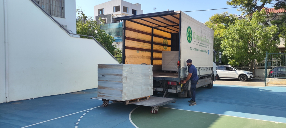 Με ασφαλή και περιβαλλοντικά υπεύθυνο τρόπο απομακρύνθηκαν 4 παλαιά φωτοβολταϊκά πλαίσια από σχολικές μονάδες του Δήμου Βάρης Βούλας Βουλιαγμένης