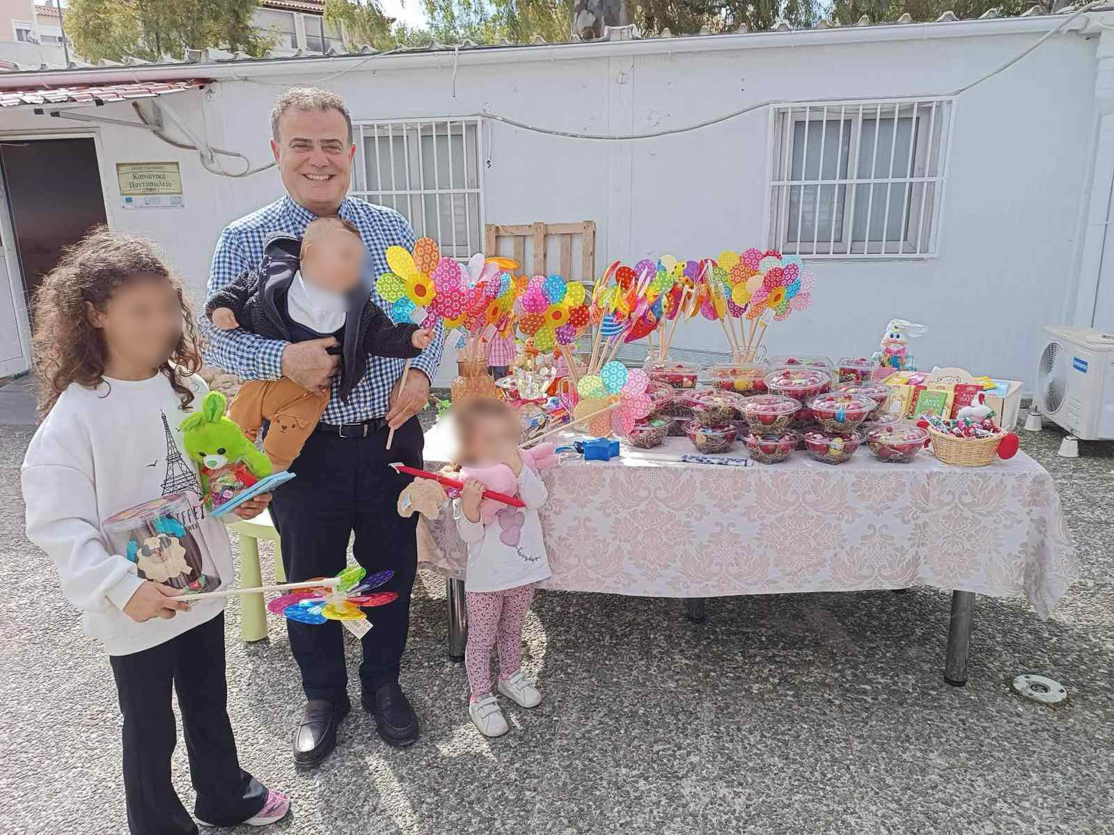 Διανομή δώρων και τροφίμων στους ωφελούμενους ενόψει της Πασχαλινής περιόδου, στο Δήμο Παλλήνης