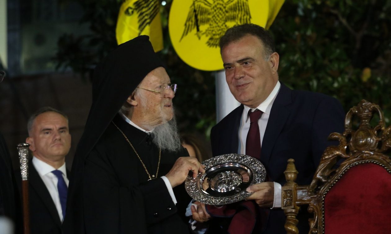 Επίτιμος δημότης της Παλλήνης ο Οικουμενικός Πατριάρχης Βαρθολομαίος - Ο Οικουμενικός Πατριάρχης παρέλαβε το χρυσό κλειδί της πόλης της Παλλήνης