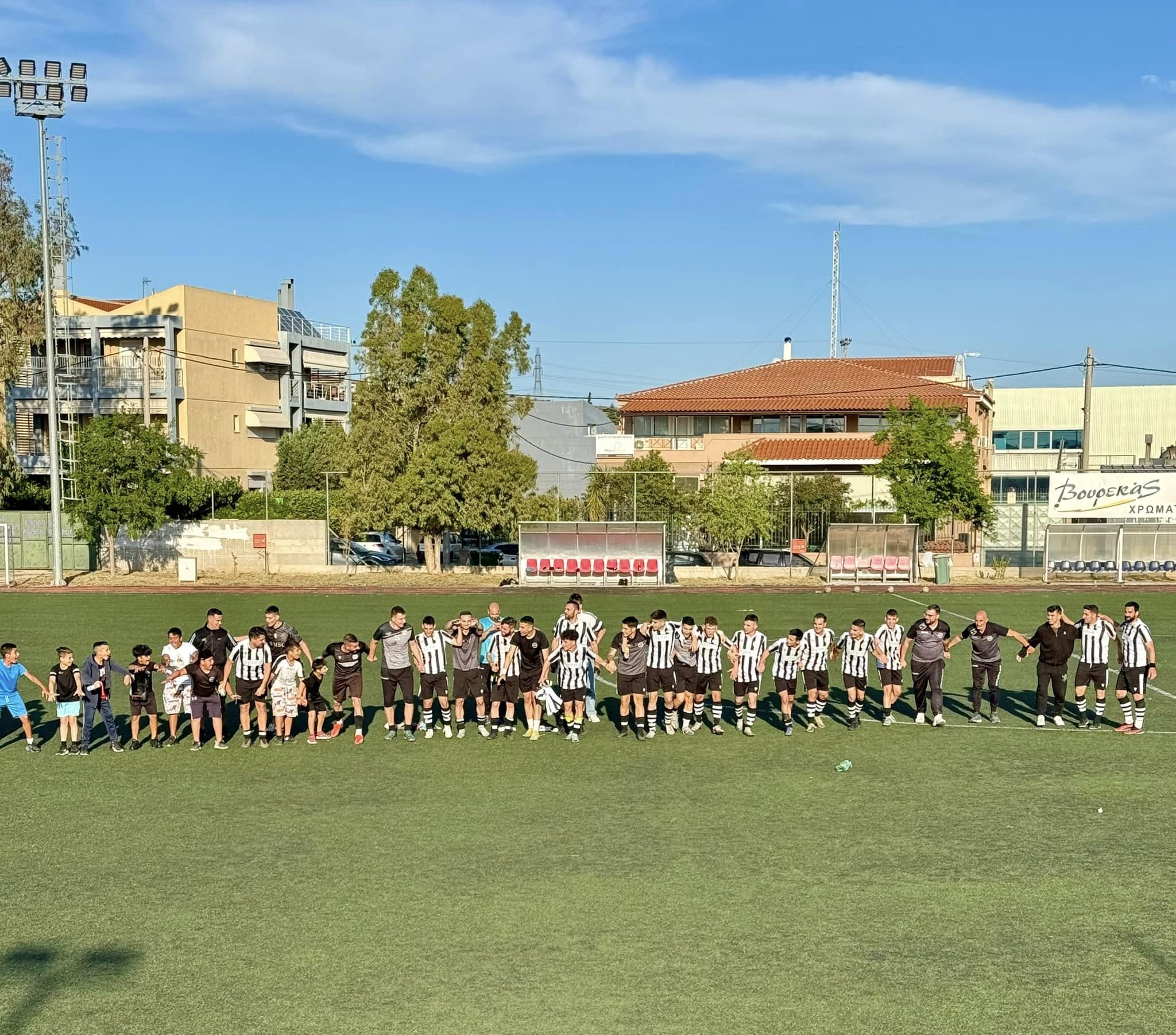 Παρουσία του Δημάρχου Παλλήνης Χρήστου Αηδόνη, ο τελευταίος και νικηφόρος ποδοσφαιρικός αγώνας ανδρών της Αθλητικής Ένωσης Γέρακα AEGeraka