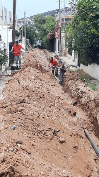 Τοποθέτηση καινούργιου αγωγού ύδρευσης στην Λυκούριζα Καλυβίων