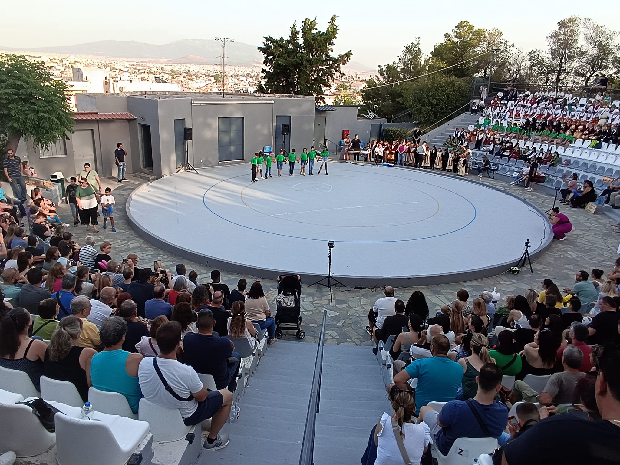 Γέμισε με κόσμο το δημοτικό αμφιθέατρο "Μίκης Θεοδωράκης" τη δεύτερη μέρα του 27ου παιδικού φεστιβάλ "Μάριος Δημήτριος Σουλουκος"