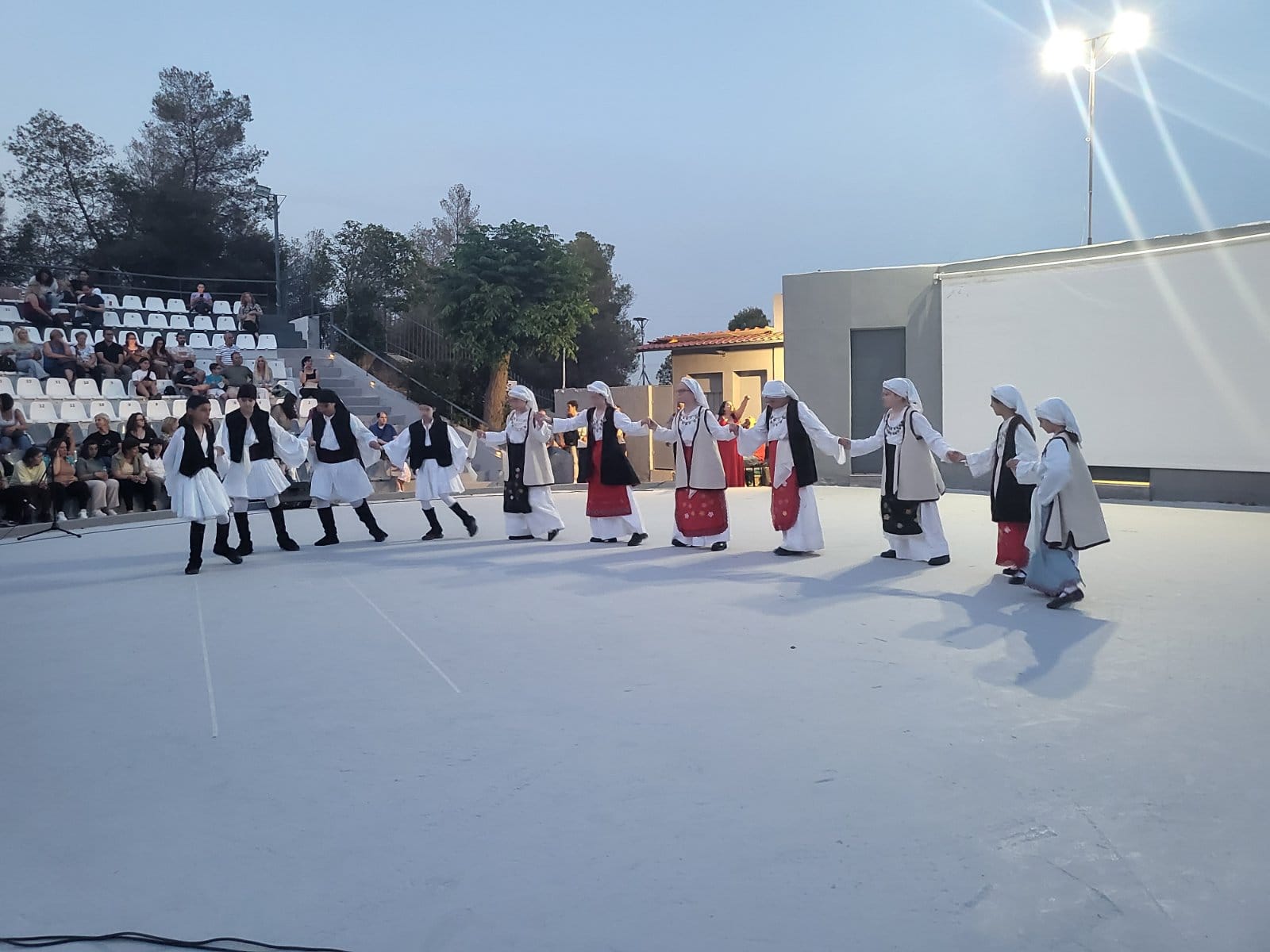 Στιγμές συγκίνησης, χαράς και παράδοσης μοιράστηκαν οι θεατές της πρώτης μέρας του 27ου παιδικού φεστιβάλ "Μάριος Δημήτριος Σουλουκος"