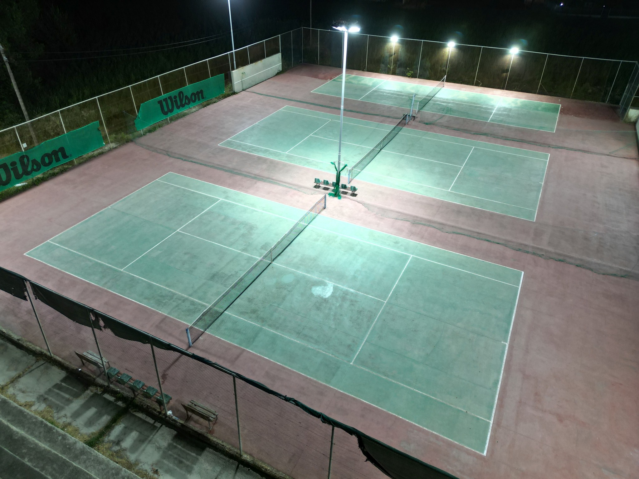 Νέος φωτισμός στα γήπεδα τένις και νέο τηλέφωνο επικοινωνίας λόγω εργασιών 
