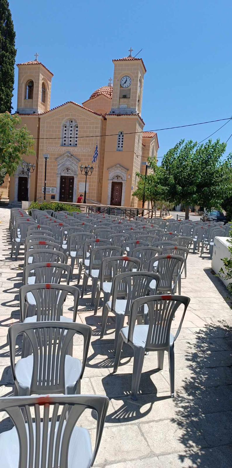 Ετοιμασίες για την αποψινή, Τετάρτη 17 Ιουλίου 2024 μουσική βραδιά στην κεντρική πλατεία του Μαραθώνα