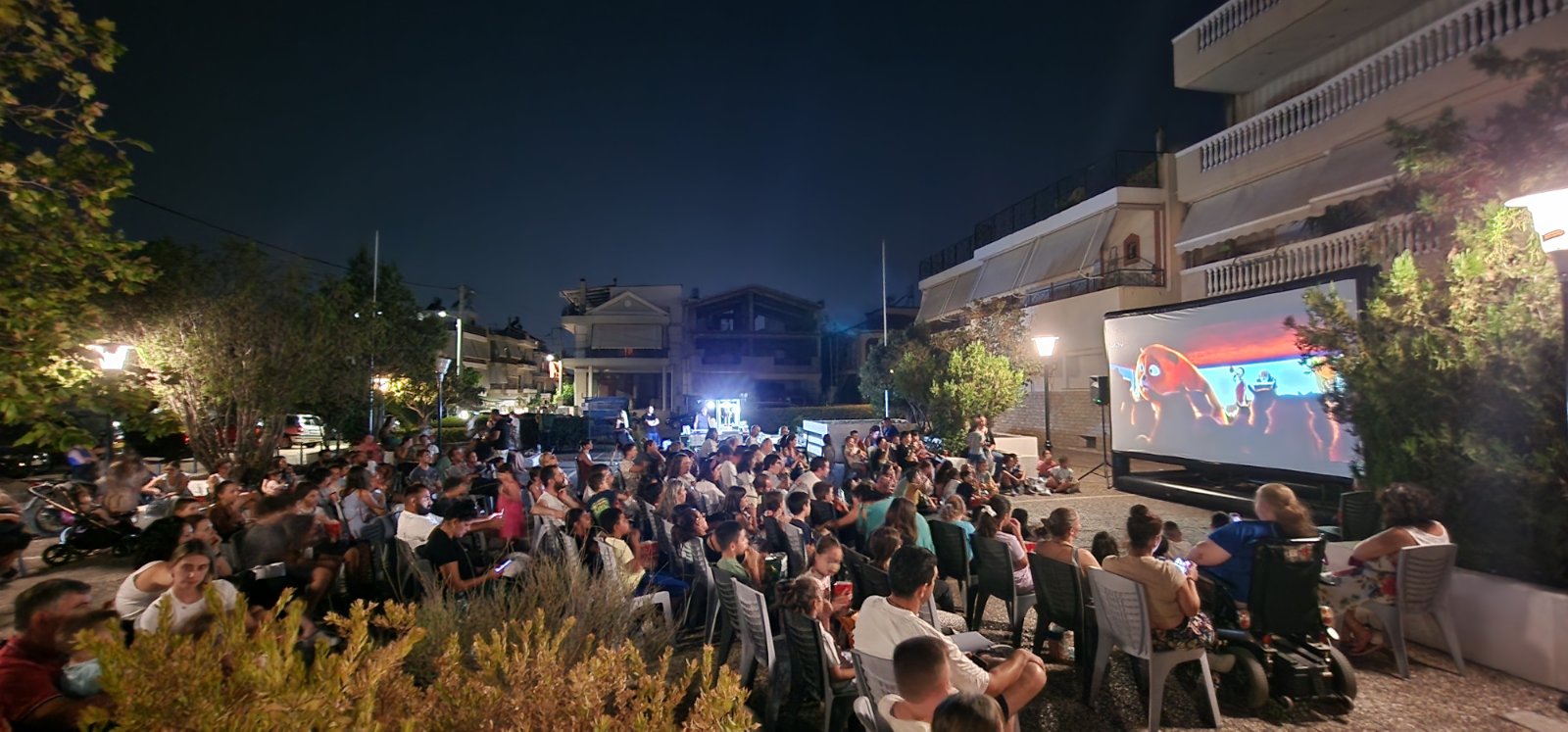 Μια υπέροχη βραδιά με δωρεάν κινηματογραφική προβολή, απόλαυσαν οι κάτοικοι των Αχαρνών