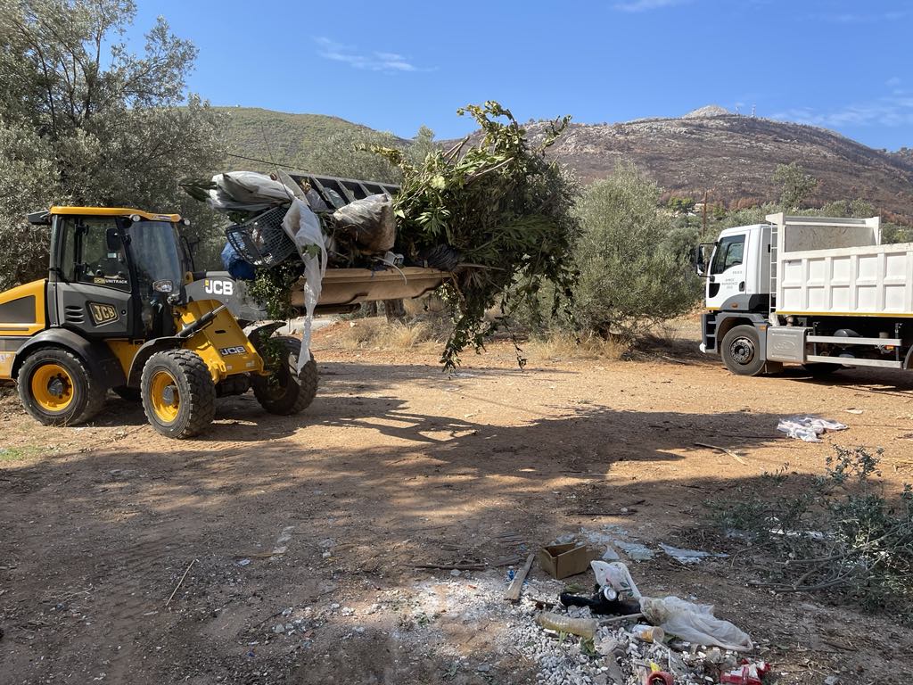 Εντατικές αποκομιδές κλαδιών & απορριμμάτων 24 Σεπτεμβρίου 2024 από την Υπηρεσία Καθαριότητας Δήμου Μαραθώνος