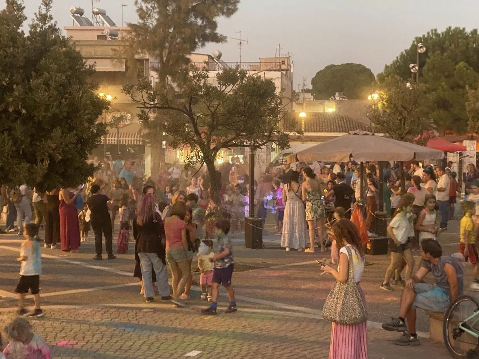 Πέρασαν υπέροχα όσοι παρευρέθηκαν στη Γιορτή των Χρωμάτων στη Νέα Μάκρη