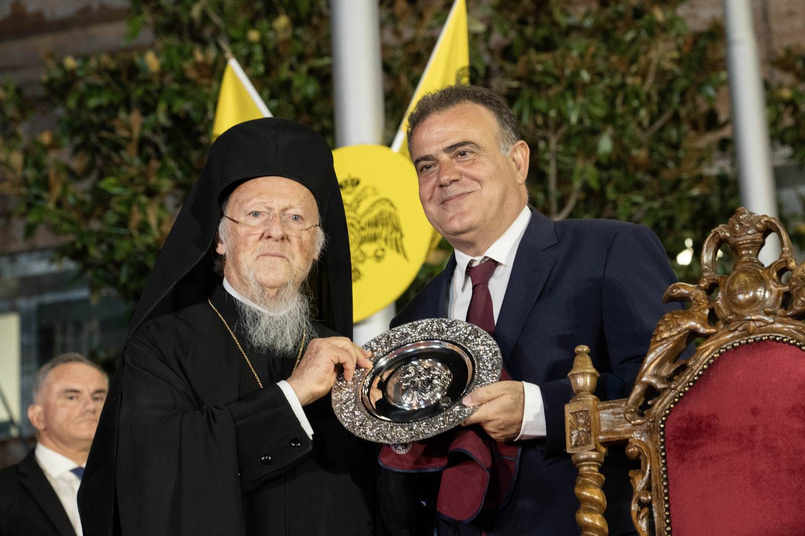  Ο Παναγιώτατος Οικουμενικός Πατριάρχης κ.κ. Βαρθολομαίος αναγορεύτηκε Επίτιμος Δημότης Παλλήνης– Ο Δήμαρχος Παλλήνης, Χρήστος Αηδόνης του παρέδωσε το χρυσό κλειδί της πόλης