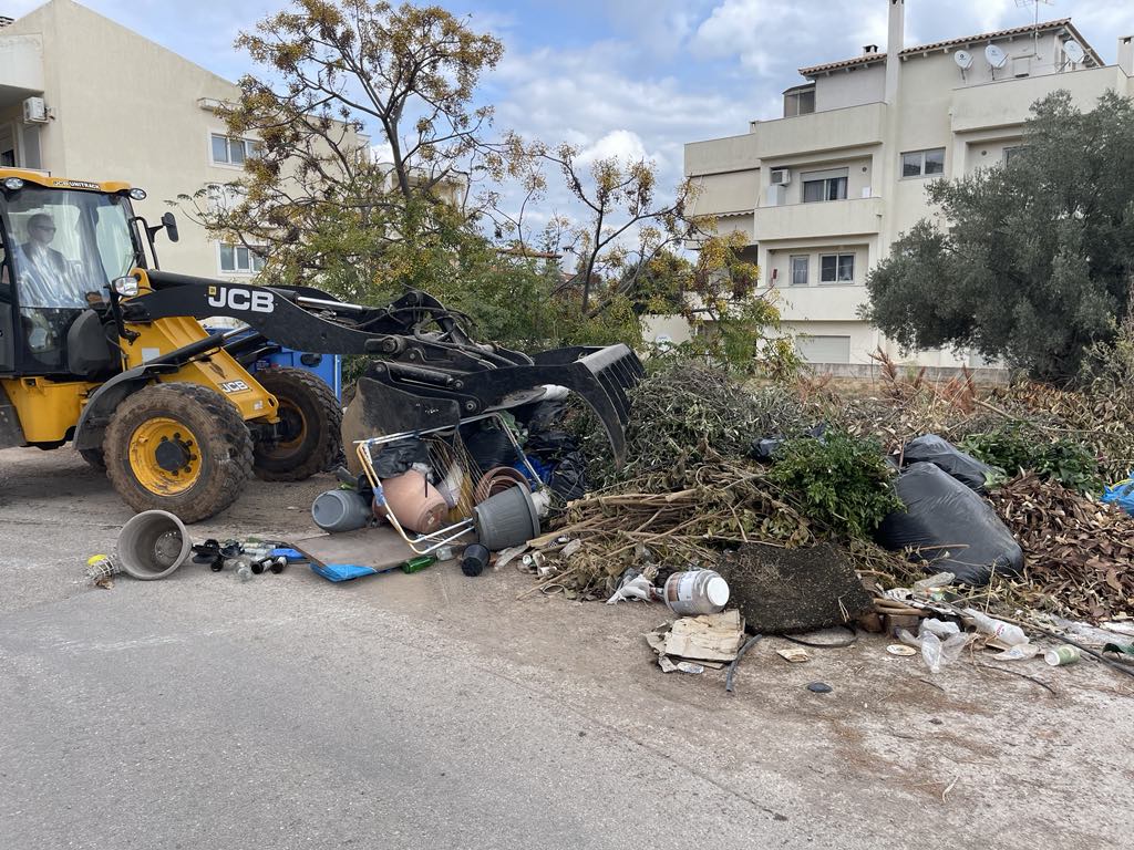 Εντατικές αποκομιδές κλαδιών & απορριμμάτων 14 Οκτωβρίου 2024 από την Υπηρεσία Καθαριότητας Δήμου Μαραθώνος