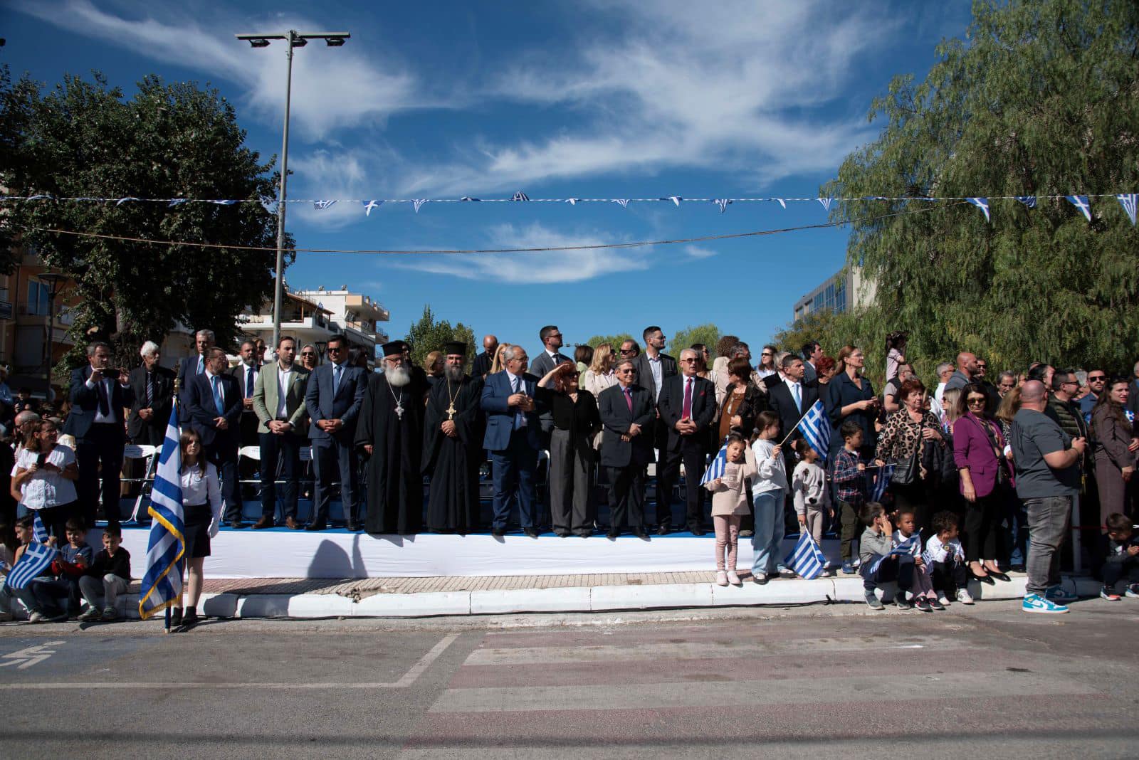 Με τη δέουσα λαμπρότητα και επισημότητα πραγματοποιήθηκαν οι παρελάσεις και οι επετειακές εκδηλώσεις στις τρεις Δημοτικές Ενότητες του Δήμου Παλλήνης