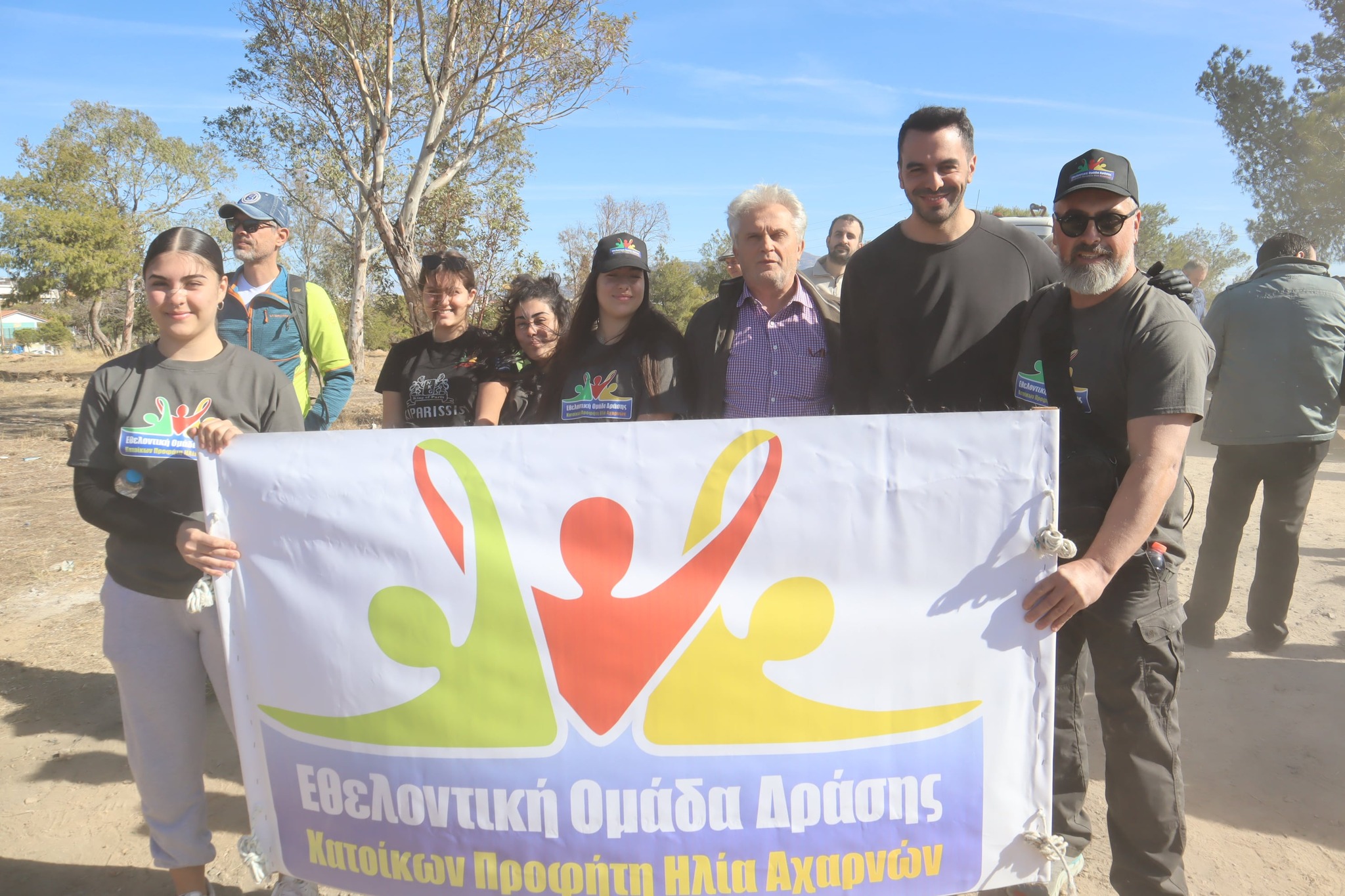 Πολύς ήταν ο κόσμος που ανταποκρίθηκε στο κάλεσμα του Δήμου Αχαρνών, για τη μεγάλη Εθελοντική Δεντροφύτευση στον Λόφο Αγίων Σαράντα Μαρτύρων