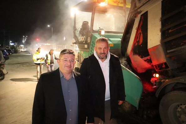 Ξεκίνησε το κομμάτι της ασφαλτόστρωσης στη Λ. Καραμανλή στο Δήμο Αχαρνών