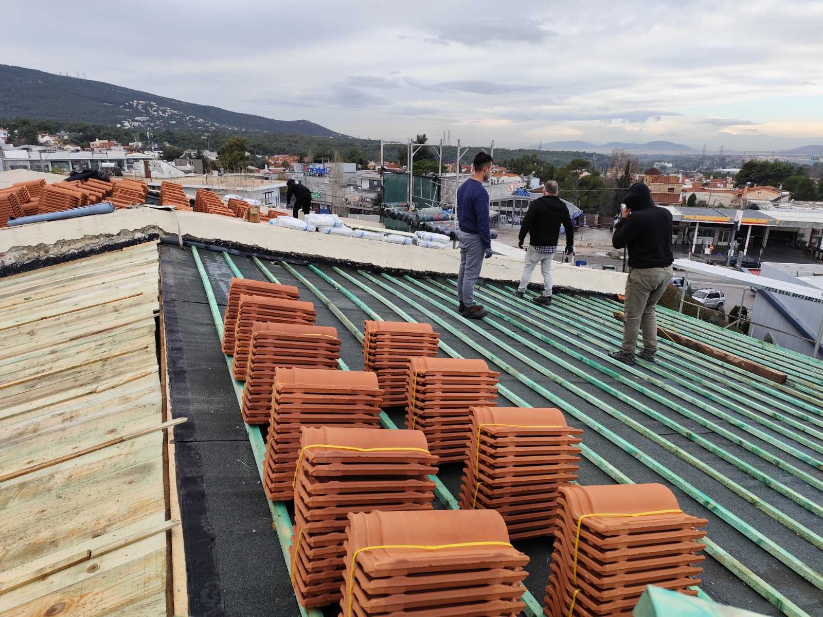 Πραγματοποιούνται εργασίες μόνωσης και αντικατάστασης στέγης στο Γυμνάσιο Άνοιξης