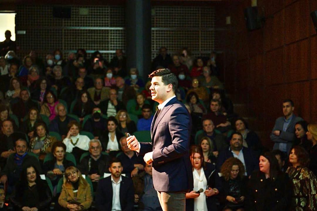 Νέα ήθη, νέα εποχή: ο ετήσιος απολογισμός του Δήμου Σαρωνικού έκανε τη διαφορά