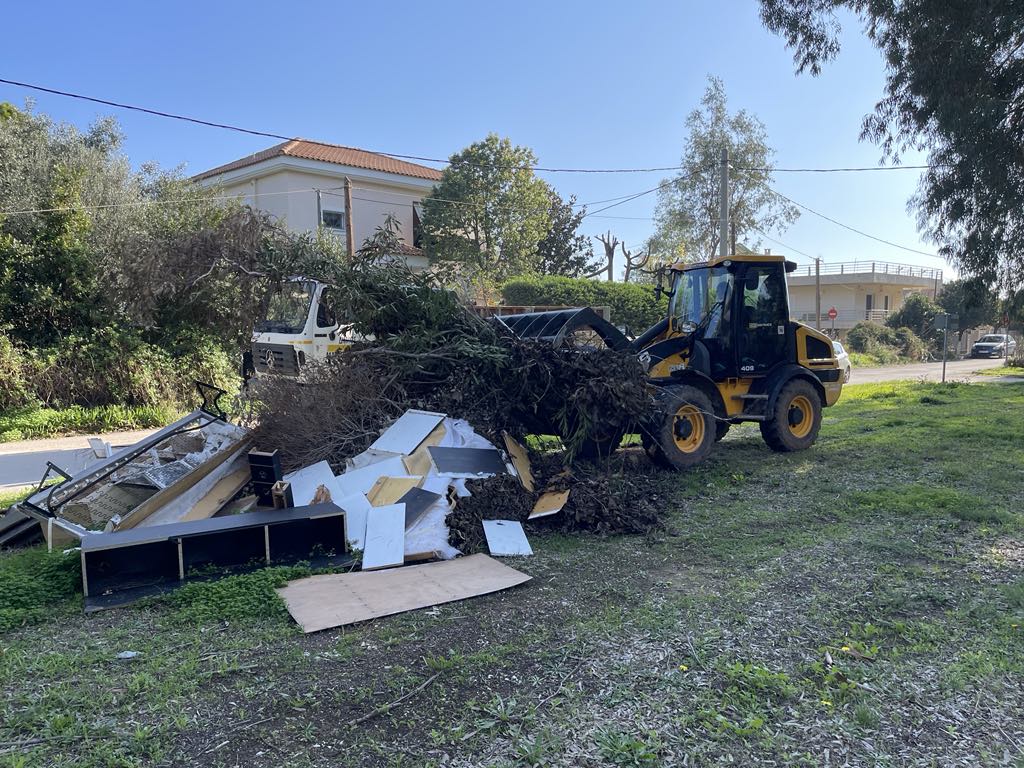 Εντατικές αποκομιδές κλαδιών 9 Ιανουαρίου 2025 από την Υπηρεσία Καθαριότητας Δήμου Μαραθώνος