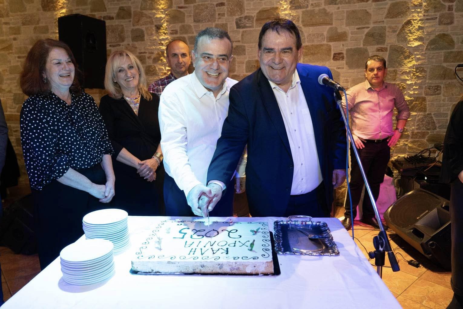  Με χορό και τραγούδι η κοπή πίτας του Συλλόγου Ηπειρωτών Παλλήνης
