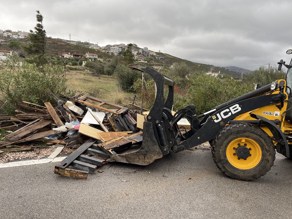 Εντατικές αποκομιδές κλαδιών 14 Ιανουαρίου 2025 από την Υπηρεσία Καθαριότητας Δήμου Μαραθώνος