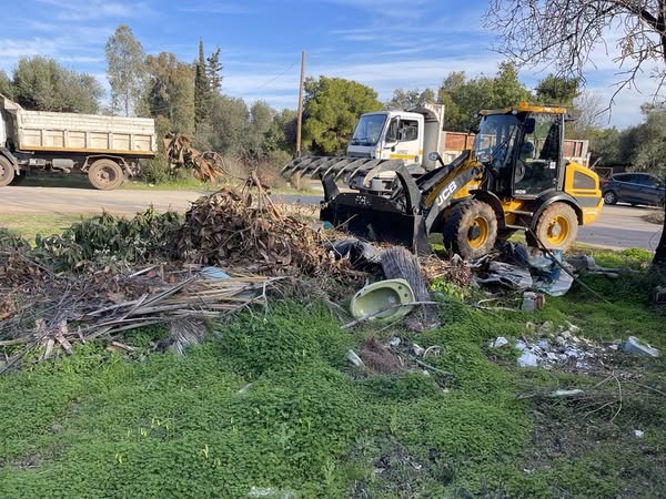 Εντατικές αποκομιδές κλαδιών 20 Ιανουαρίου 2025 από την Υπηρεσία Καθαριότητας Δήμου Μαραθώνος