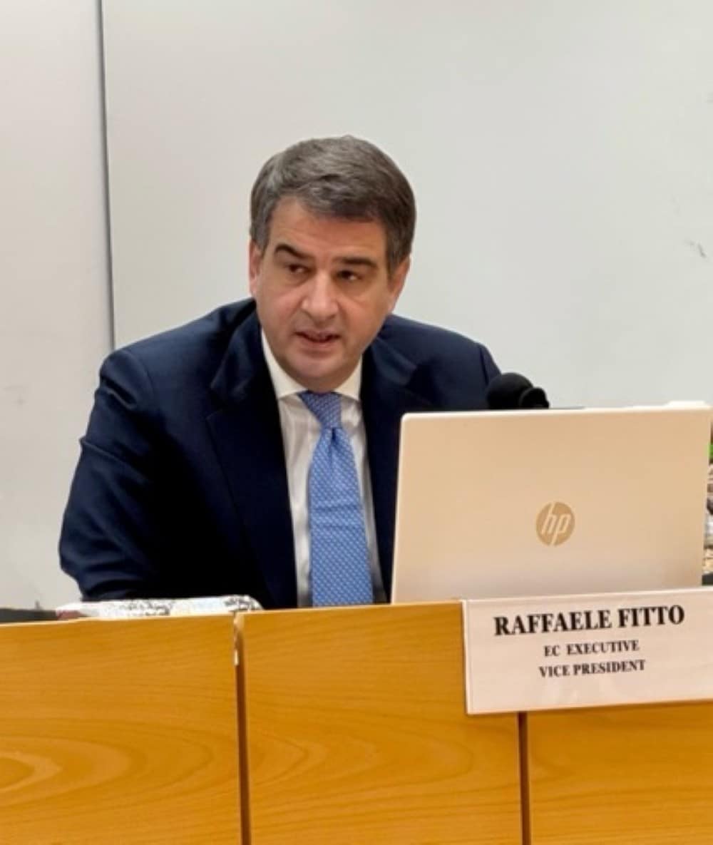 Στη συνάντηση του Αντιπρόεδρου της Ευρωπαϊκής Επιτροπής Ραφαέλε Φίτο με δημάρχους μεγάλων ελληνικών πόλεων, παρευρέθηκε ο Δήμαρχος Παλλήνης, Χρήστος Αηδόνης