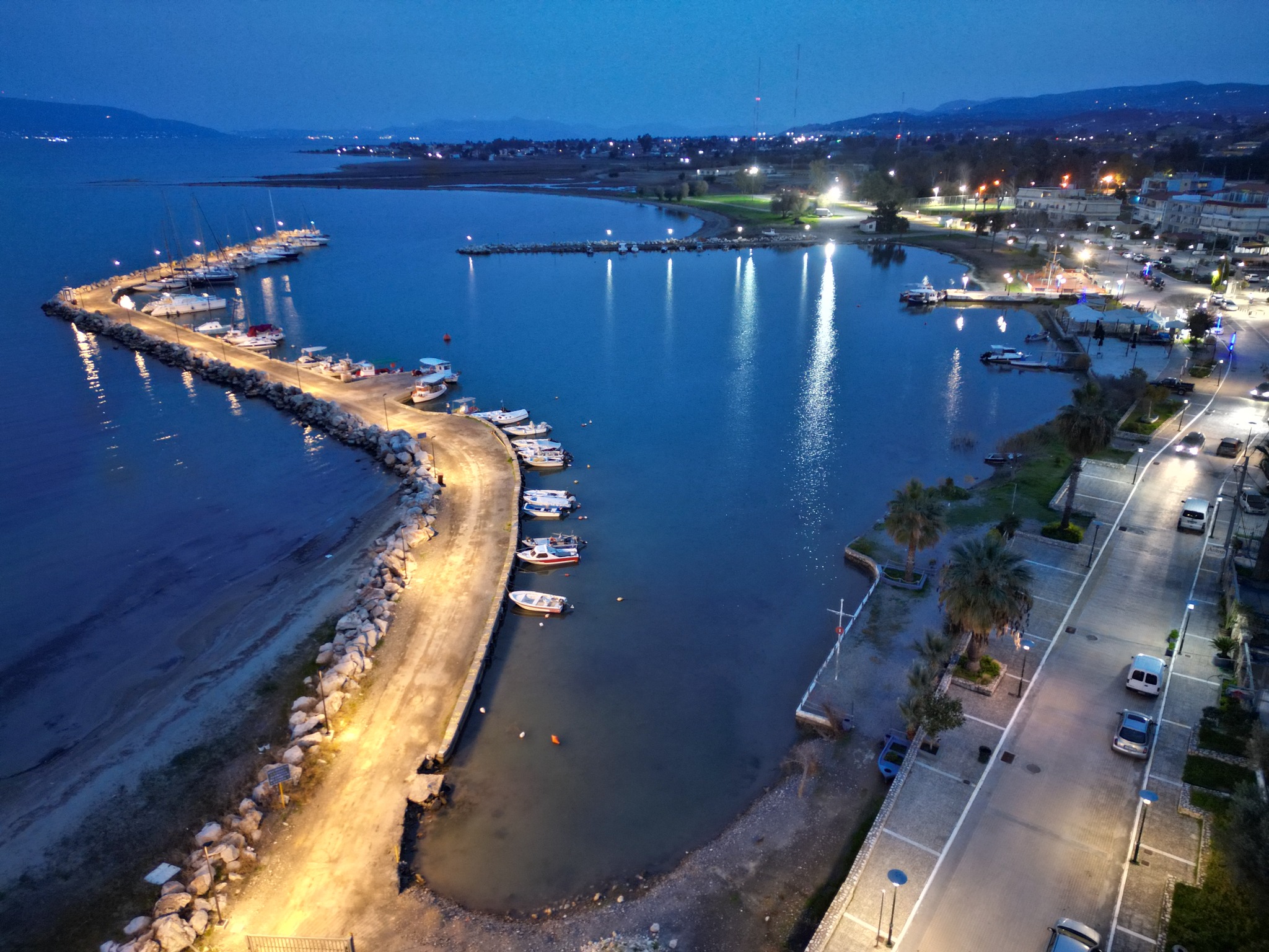 Αναβάθμιση αλιευτικού καταφύγιου Χαλκουτσίου του Δήμου Ωρωπού με φωτισμό led, πιλαρ, νέα δίκτυα νερού, ρεύματος,wi-fi και καλλωπισμό του περιβάλλοντα χώρου