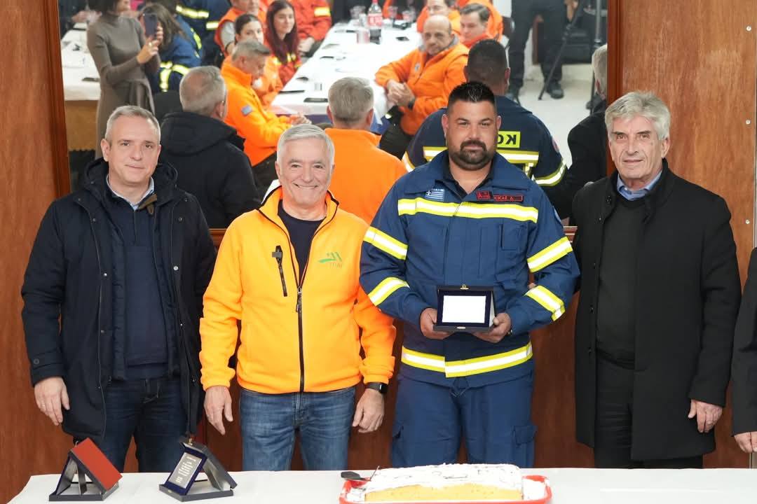Τιμήθηκε για την προσφορά της η Εθελοντική Ομάδα του Δήμου Κρωπίας
