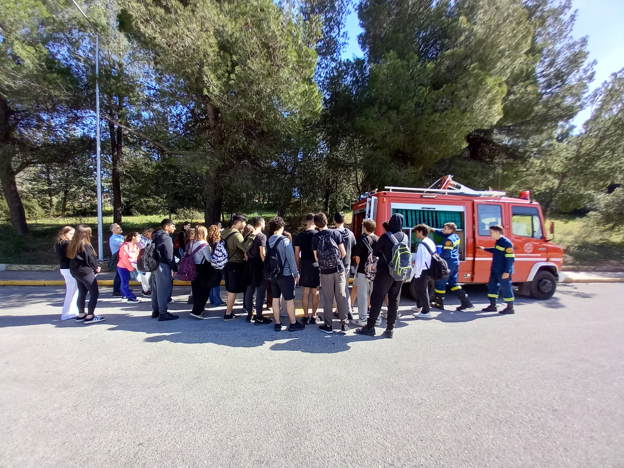 Παρουσίαση του έργου των Εθελοντών Πολιτικής Προστασίας του Δήμου Διονύσου στο Α’ Αρσάκειο Τοσίτσειο Λύκειο Εκάλης